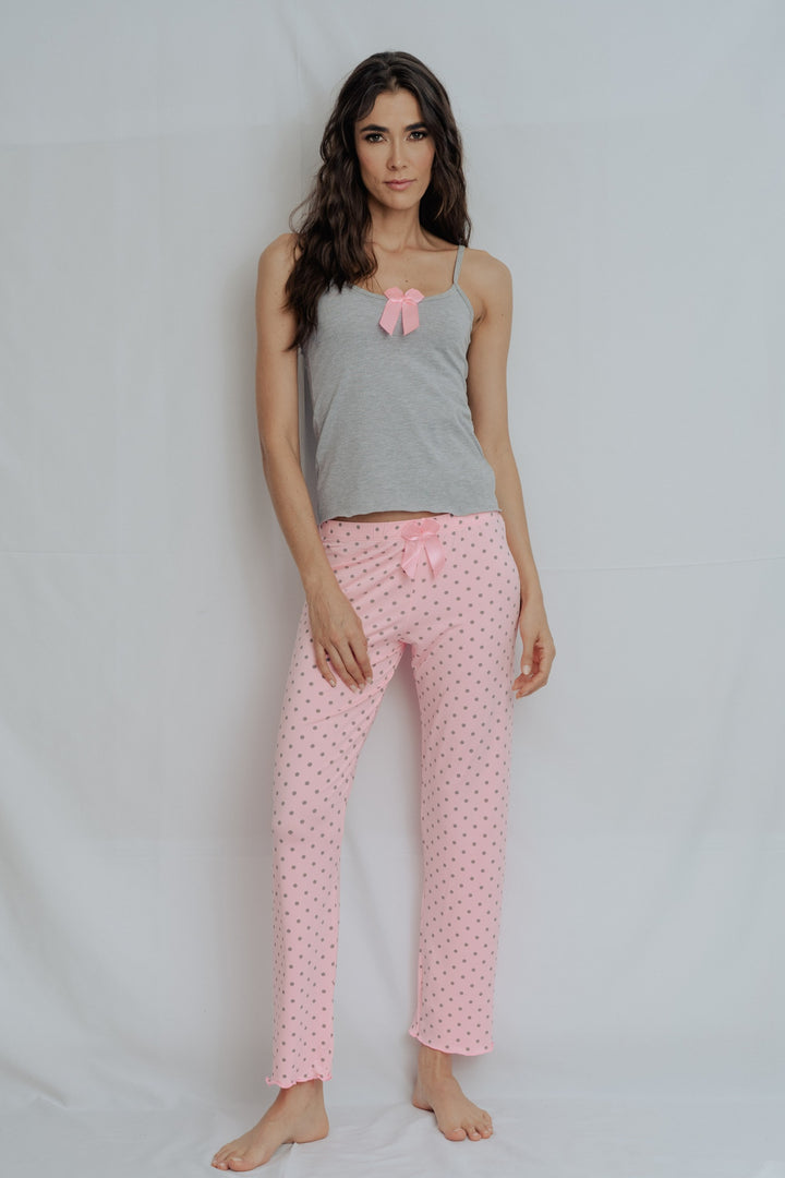 Imagen del producto: Pantalon rosado bolas grises camisa gris