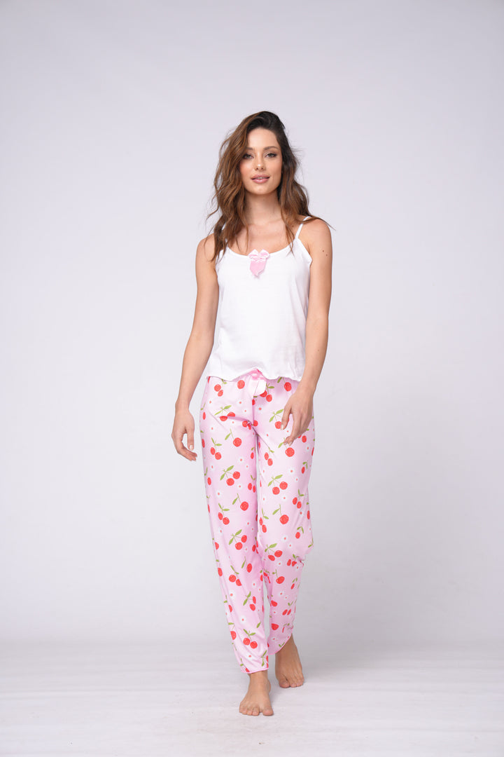 Imagen del producto: Conjunto pantalón cerezas blusa blanca