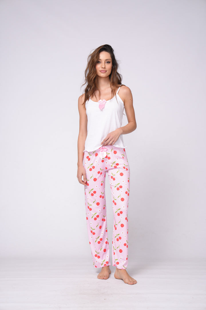 Imagen del producto: Conjunto pantalón cerezas blusa blanca