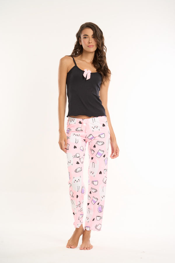 Conjunto pantalón rosado gatico blusa negra