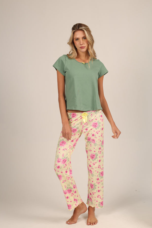 Conjunto pantalón y camiseta flores