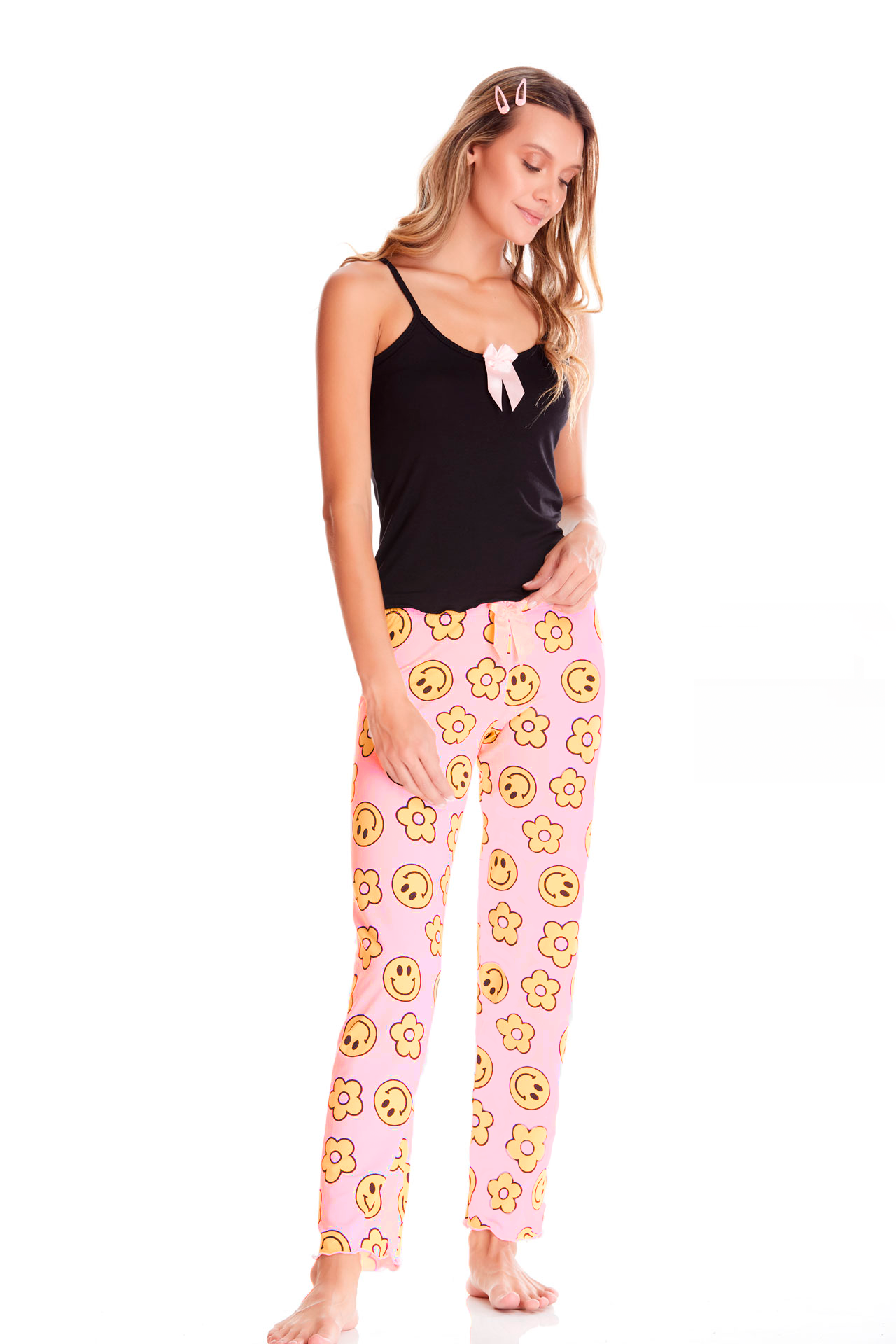 Imagen del producto: Conjunto pantalón rosado caritas amarillas y flores camisa negra