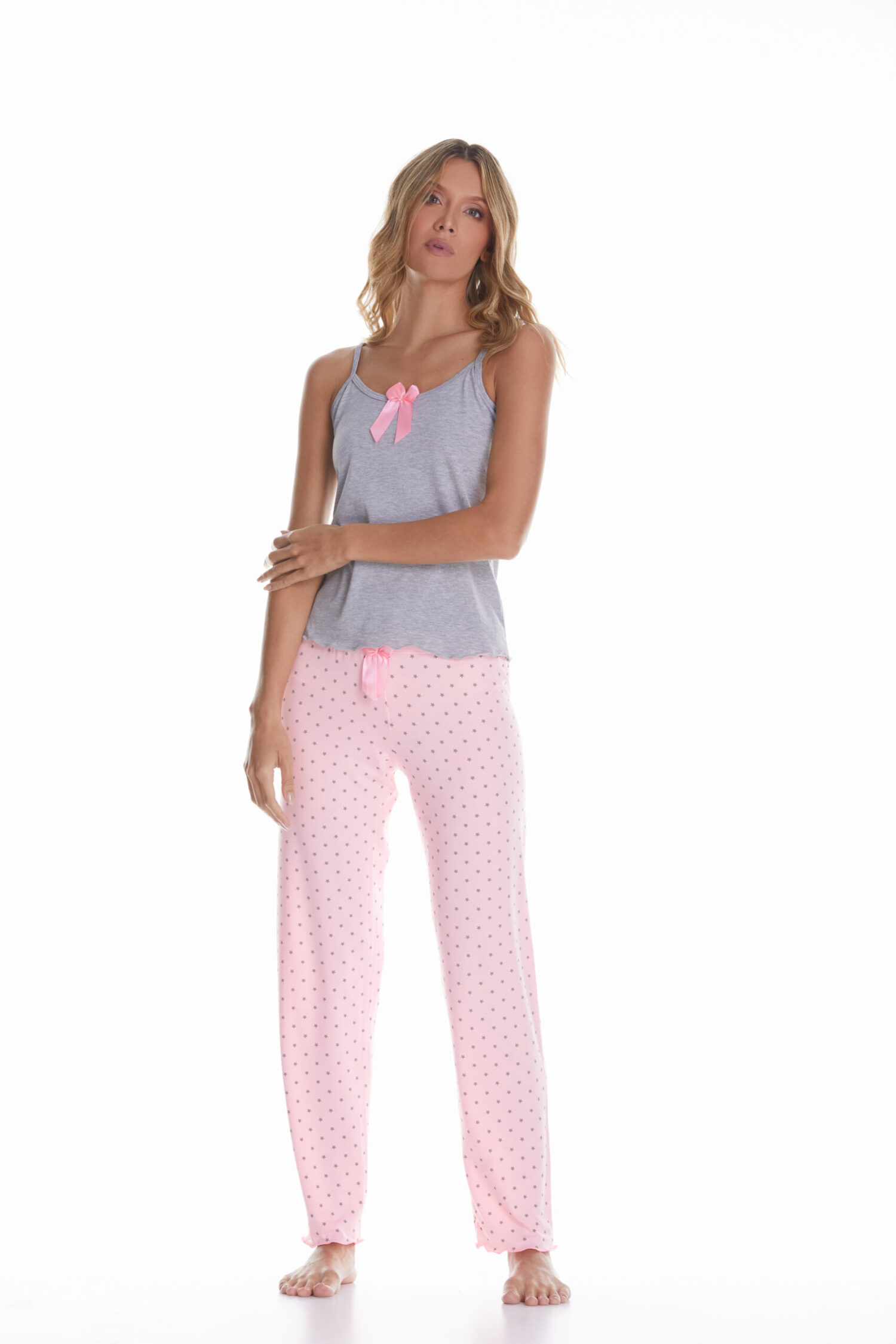 Imagen del producto: Conjunto pantalón rosado estrellas gris camisa gris