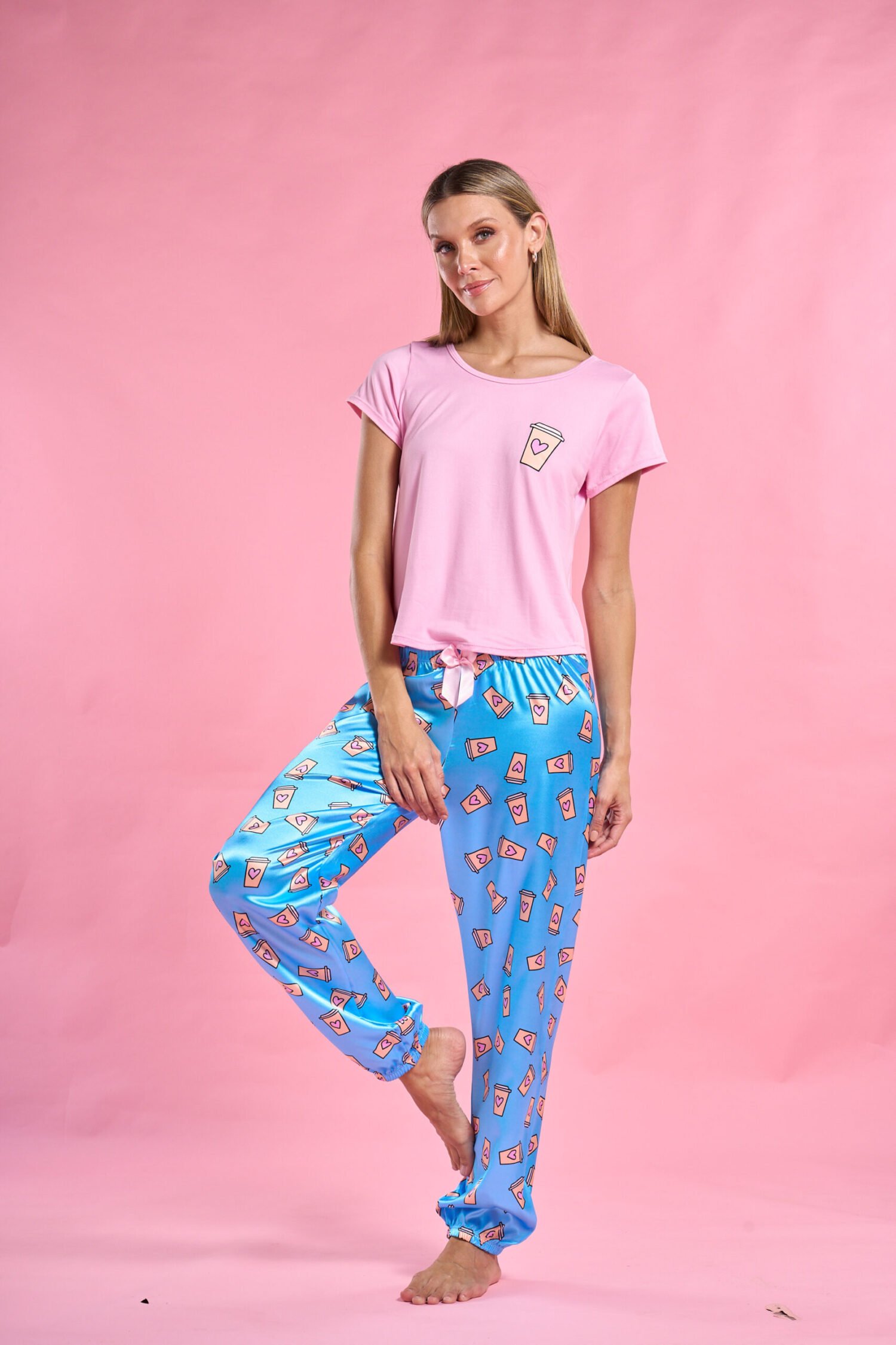Imagen del producto: Conjunto pantalón azul vasitos camisera rosada