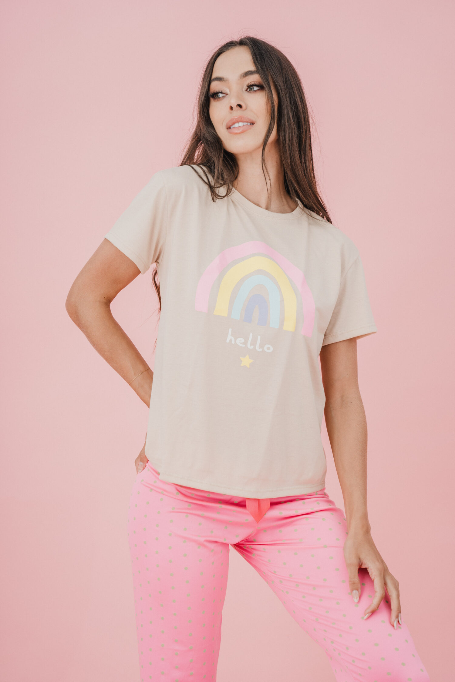 Imagen del producto: Conjunto pantalon rosado puntos camiseta nude arcoiris