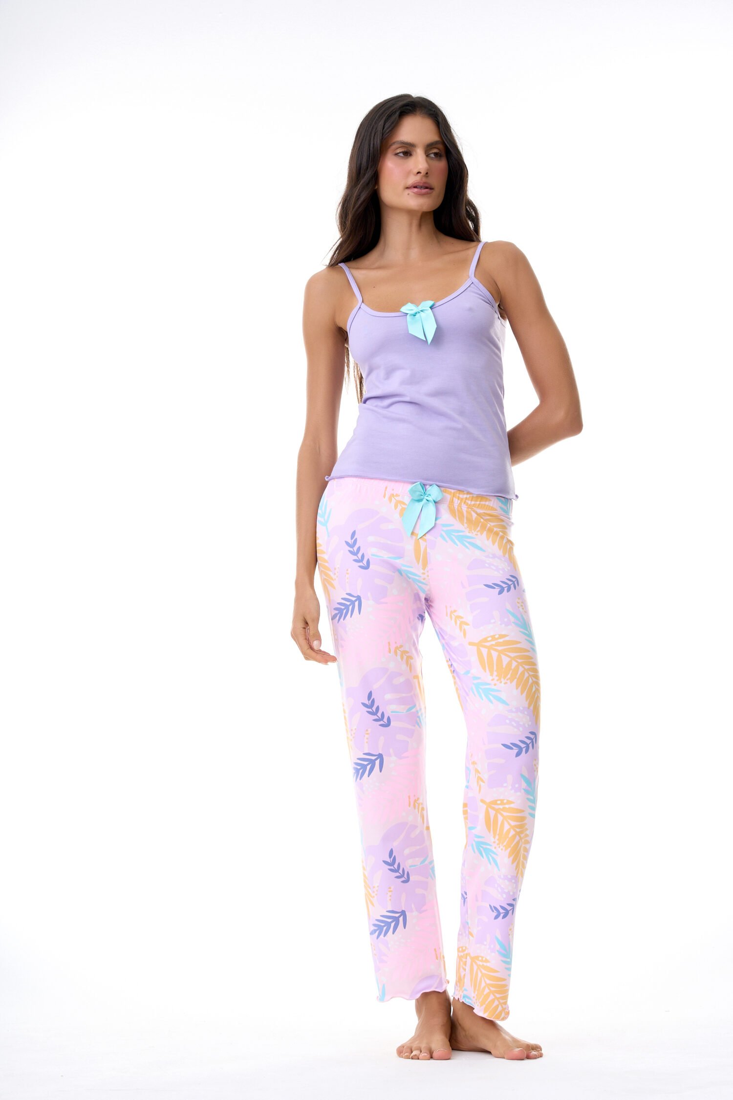 Imagen del producto: Conjunto pantalón tropical rosa blusa morada