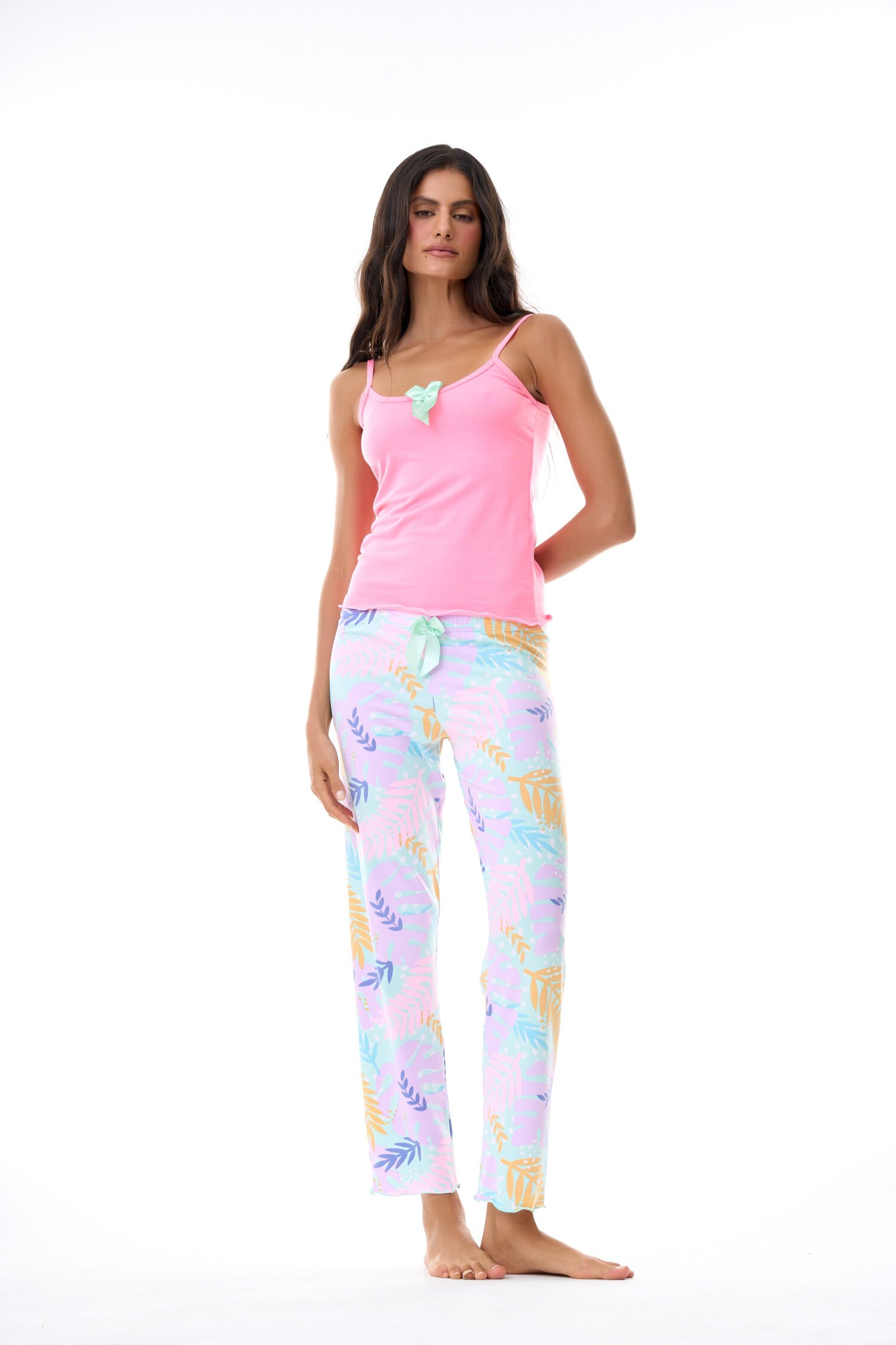 Imagen del producto: Conjunto pantalón tropical fondo verde menta blusa rosada